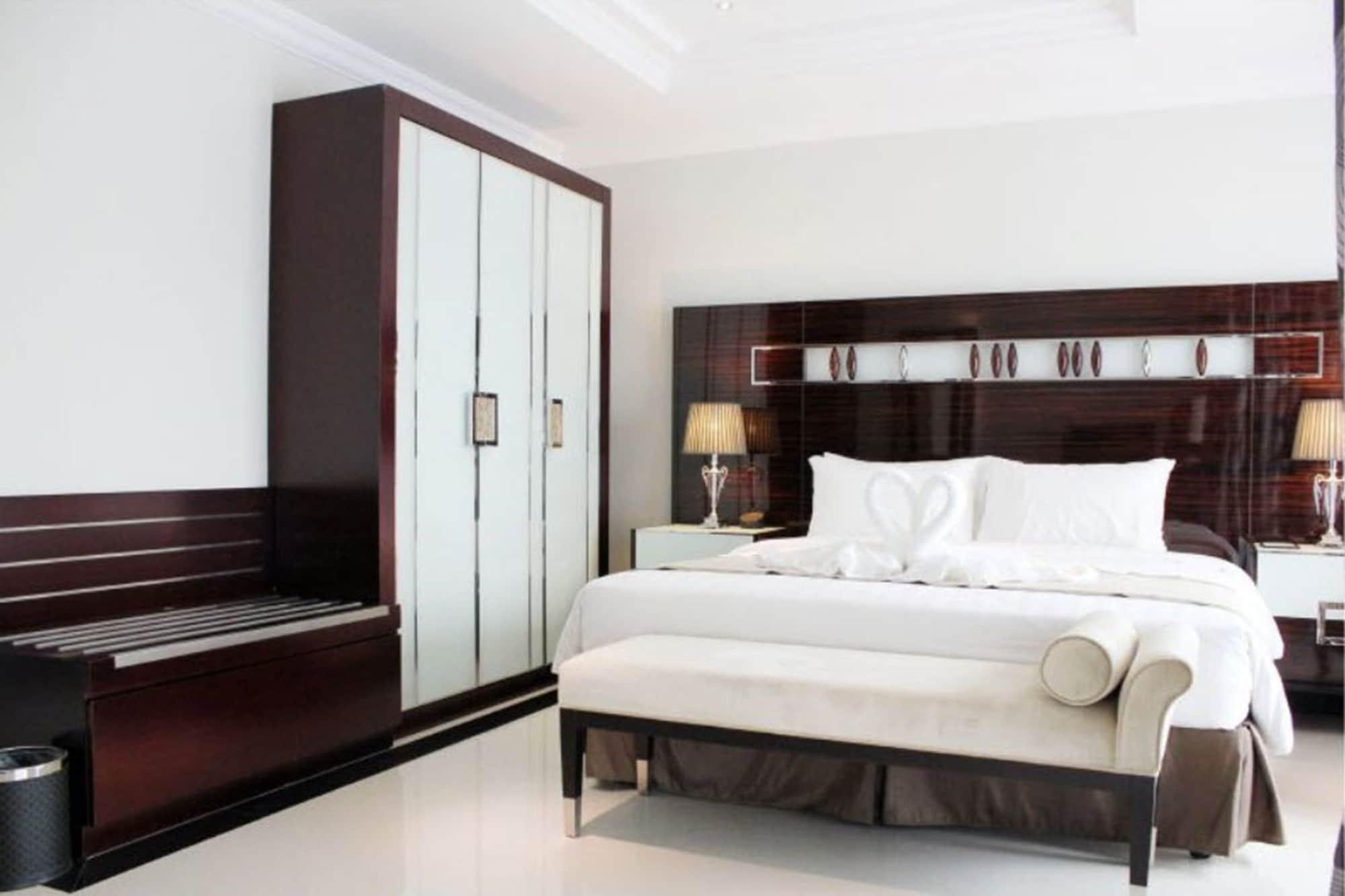 Lk Royal Wing Hotell Pattaya Exteriör bild