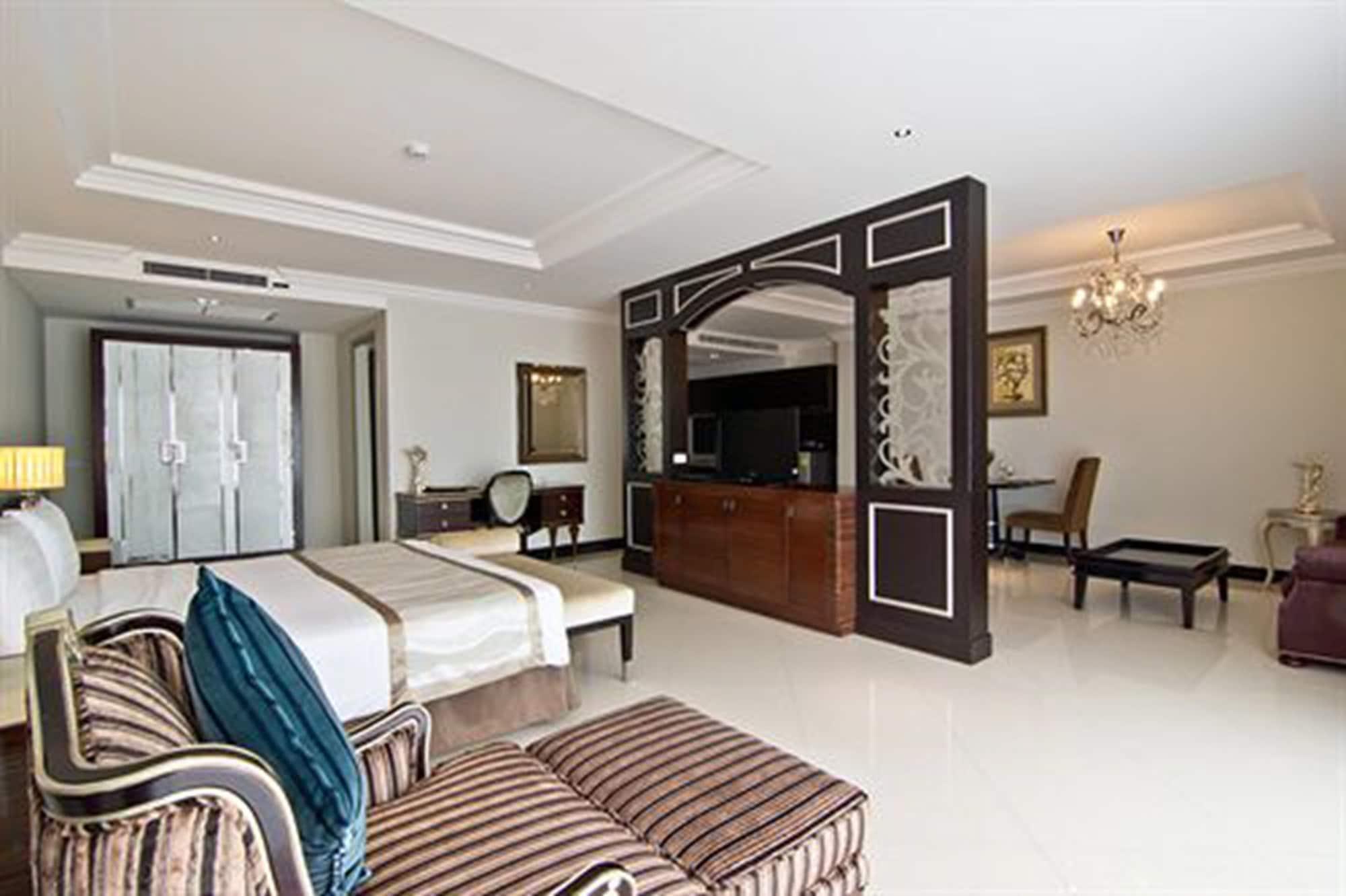 Lk Royal Wing Hotell Pattaya Exteriör bild