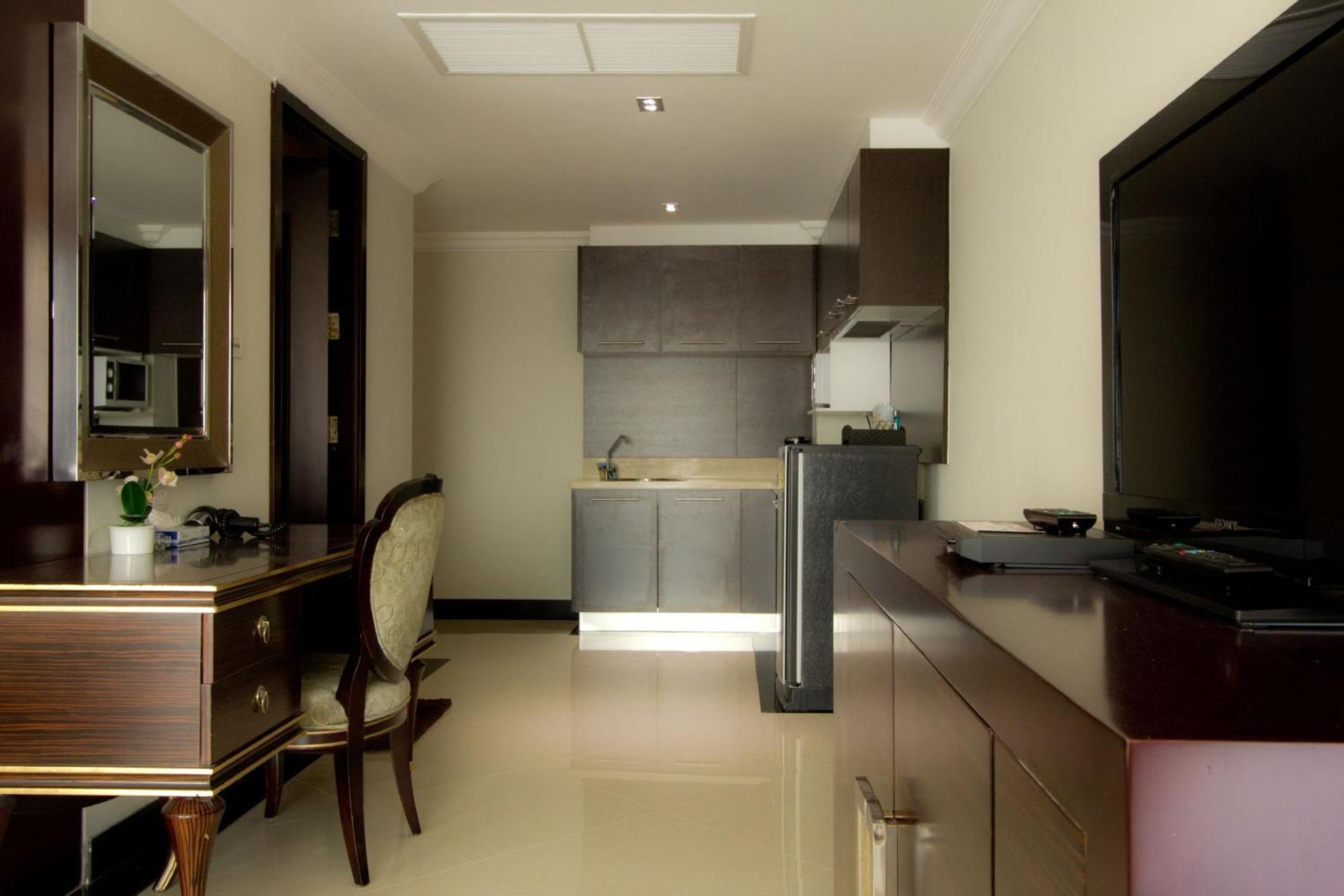 Lk Royal Wing Hotell Pattaya Exteriör bild