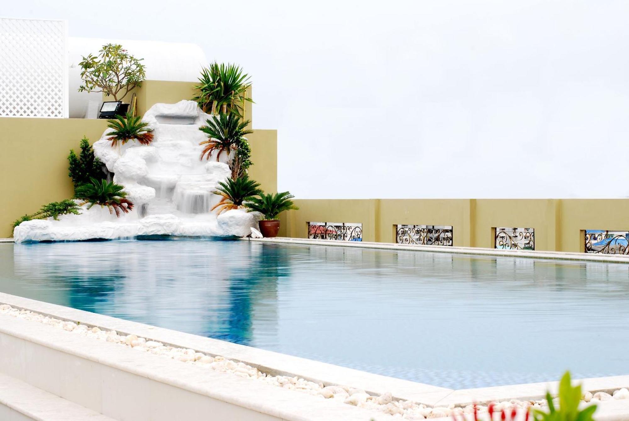 Lk Royal Wing Hotell Pattaya Exteriör bild